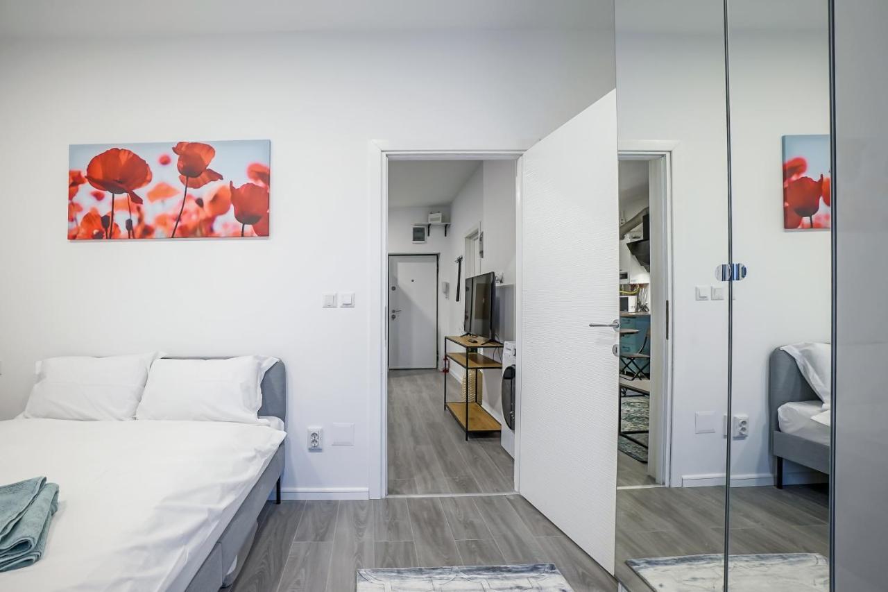 Bright Apartments Moments Away From Herastrau Park, Mall And Metro Bukarest Kültér fotó