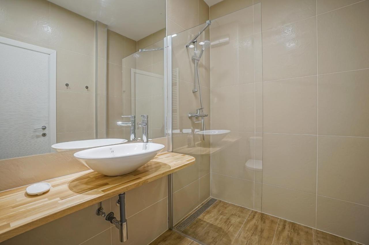 Bright Apartments Moments Away From Herastrau Park, Mall And Metro Bukarest Kültér fotó