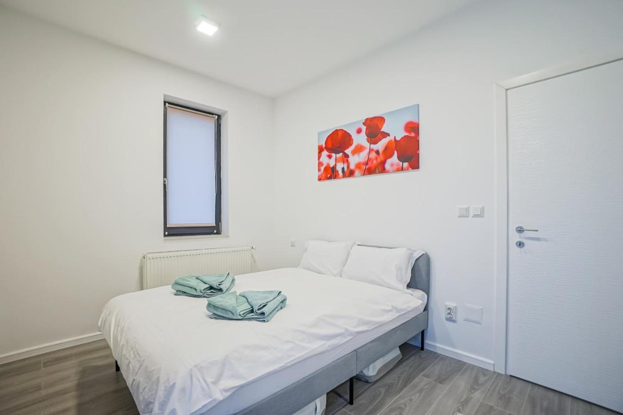 Bright Apartments Moments Away From Herastrau Park, Mall And Metro Bukarest Kültér fotó